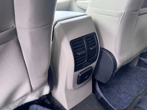 Used 2017 Ford Escape SE w/ Equipment Group 201A image 24