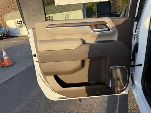 New 2026 GMC Sierra 2500 SLT w/ Max Trailering Package image 18