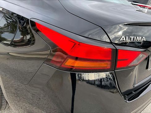 Used 2025 Nissan Altima 2.5 SV image 29