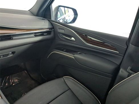 Used 2023 Cadillac Escalade ESV Premium Luxury image 37