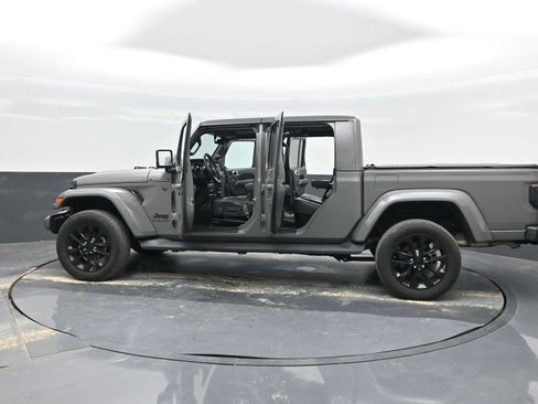 Used 2022 Jeep Gladiator Overland AWD/4WD image 39