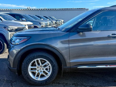 Used 2025 Ford Explorer Active image 9