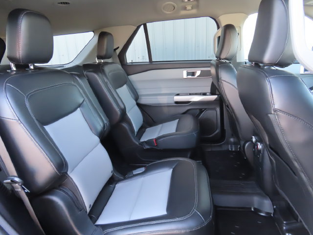 Used 2022 Ford Explorer XLT w/ Equipment Group 202A AWD/4WD image 30