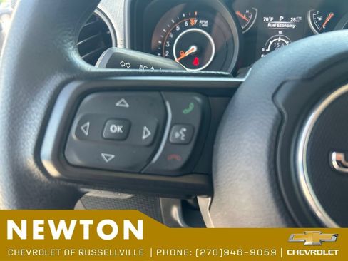 Used 2025 Jeep Gladiator Sport AWD/4WD image 13