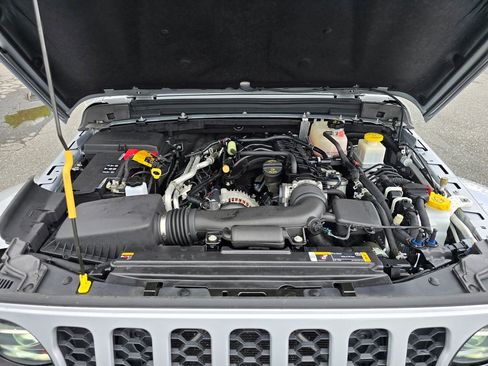 Used 2022 Jeep Gladiator Sport AWD/4WD image 19