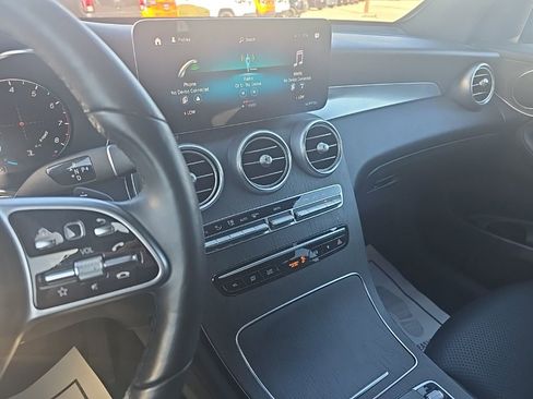 Used 2021 Mercedes-Benz GLC 300 4MATIC w/ Premium Package image 15