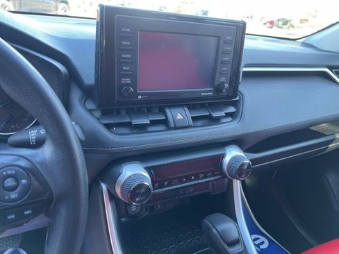 Used 2021 Toyota RAV4 LE image 13