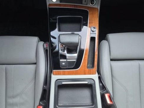 Used 2022 Audi Q5 e Premium Plus AWD/4WD image 40