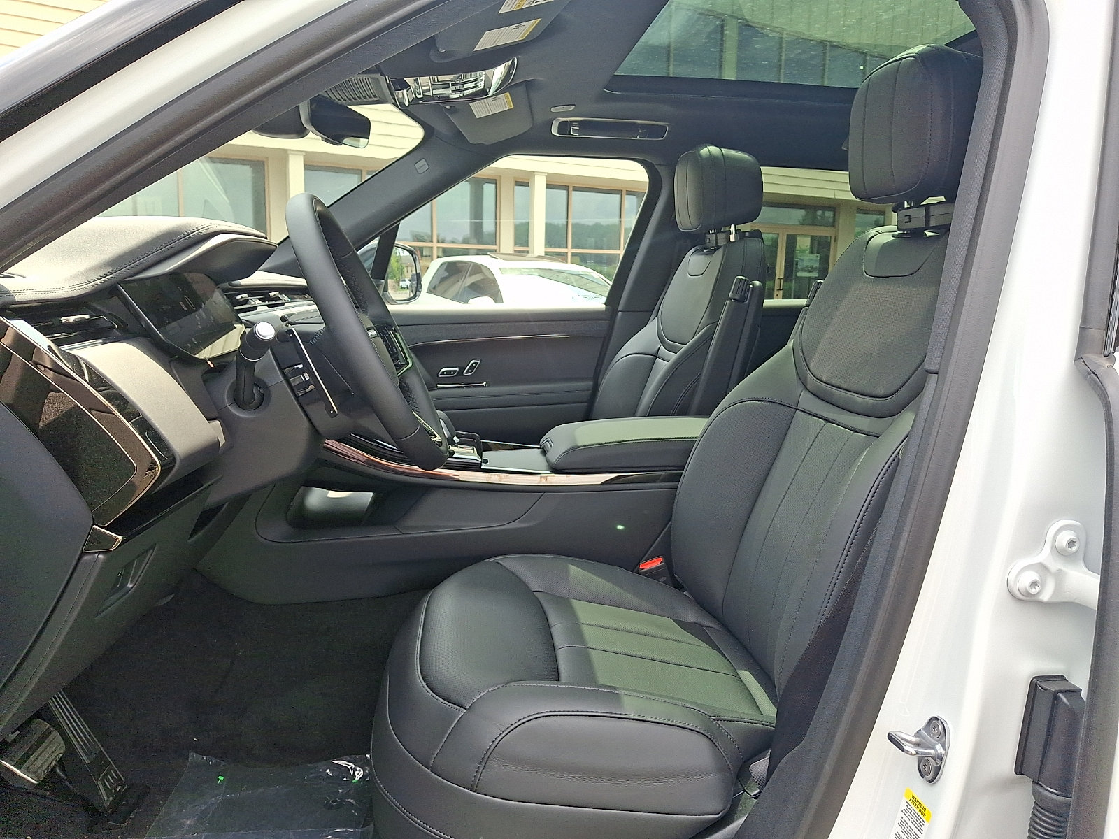 New 2026 Land Rover Range Rover Sport Dynamic SE AWD/4WD image 12