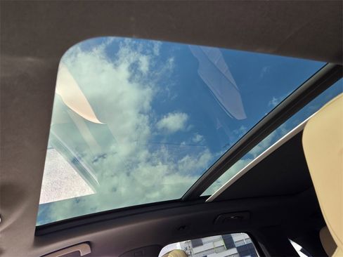 Used 2022 Porsche Cayenne Platinum Edition image 18