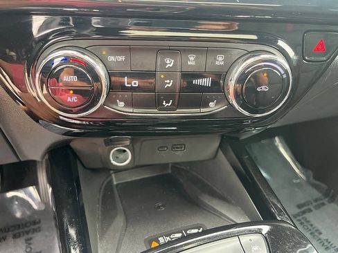Certified 2024 Chevrolet Trax RS w/ Sunroof Package FWD image 25