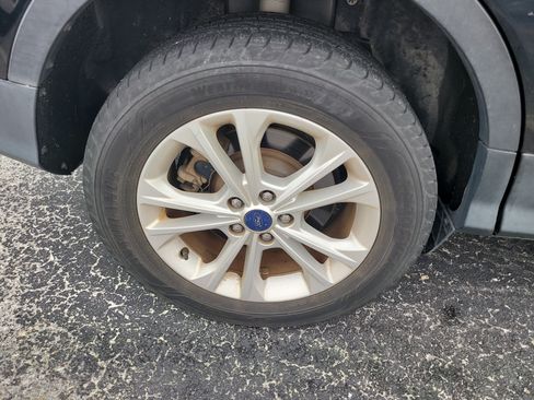 Used 2017 Ford Escape SE w/ Equipment Group 201A AWD/4WD image 10