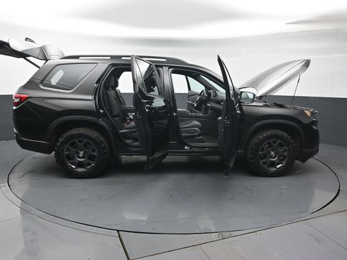 Certified 2023 Honda Pilot TrailSport image 50