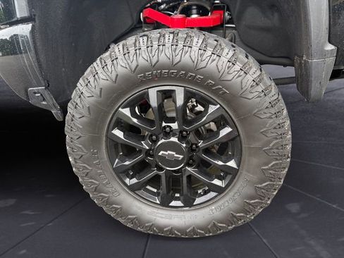 Used 2025 Chevrolet Silverado 2500 LTZ w/ LTZ Plus Package AWD/4WD image 14