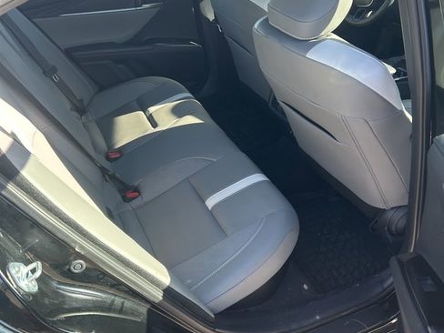 Used 2025 Toyota Camry SE image 9