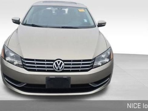 Used 2015 Volkswagen Passat TDI SE image 3