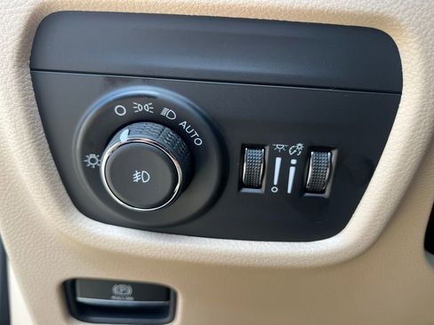 New 2025 Jeep Grand Cherokee Limited image 14