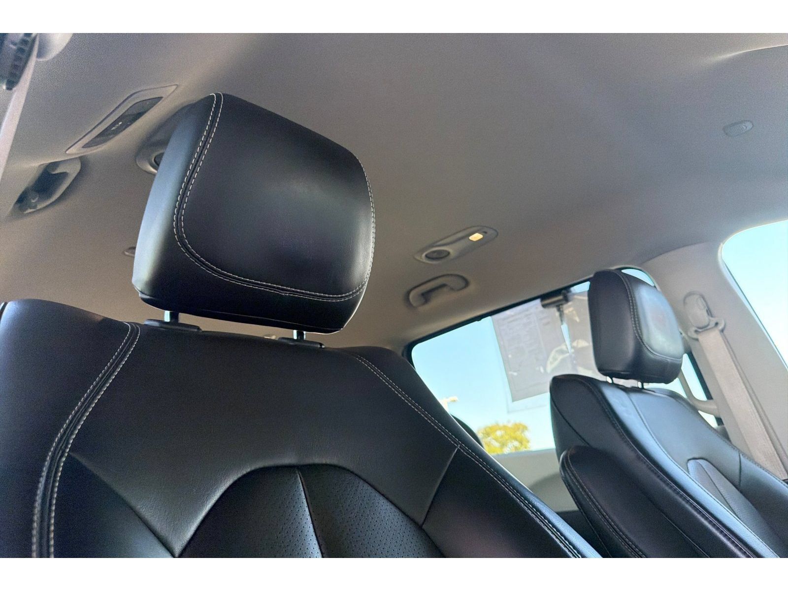 Used 2023 Chrysler Pacifica Touring-L FWD image 19