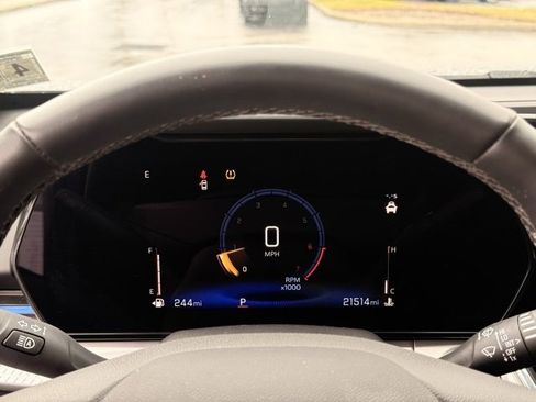 Used 2025 Chevrolet Trax LT w/ LT Convenience Package image 21