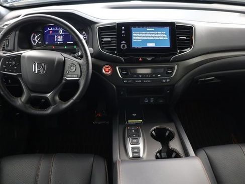 Used 2025 Honda Passport TrailSport image 2