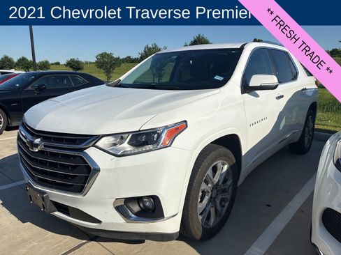Used 2021 Chevrolet Traverse Premier w/ LPO, Floor Liner Package FWD image 1