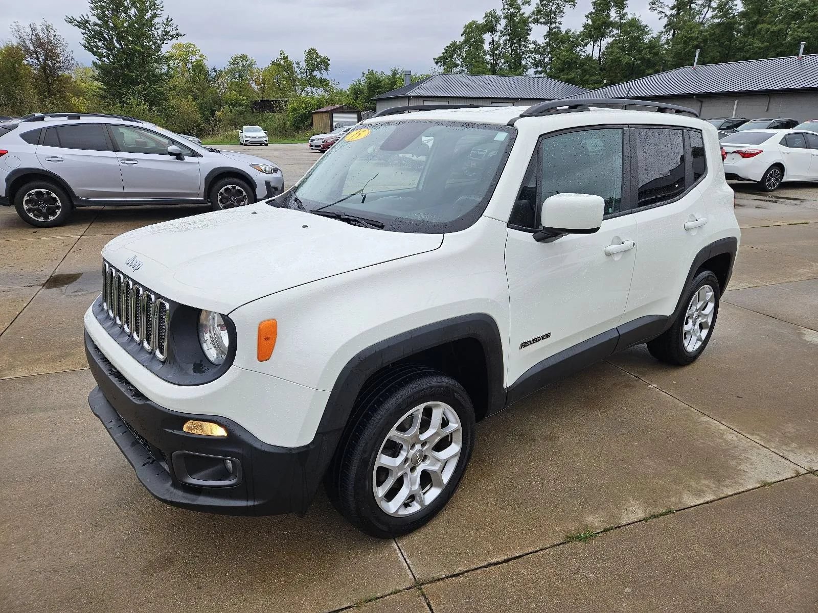 Used 2015 Jeep Renegade Latitude AWD/4WD image 3