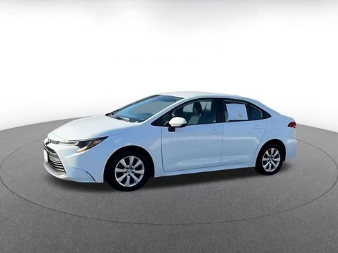 Used 2025 Toyota Corolla LE image 9