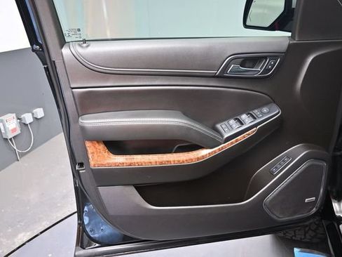 Used 2020 Chevrolet Suburban Premier AWD/4WD image 20