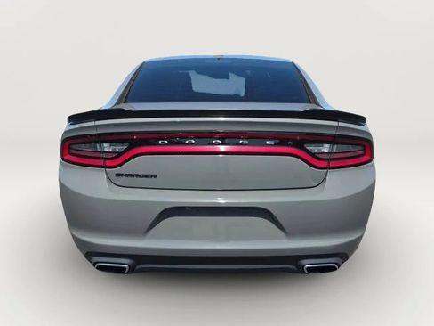 Used 2017 Dodge Charger SXT w/ Blacktop Package RWD image 8