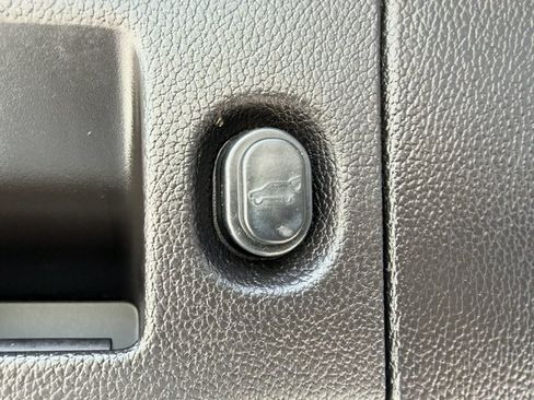 Used 2017 GMC Yukon Denali w/ Open Road Package AWD/4WD image 18