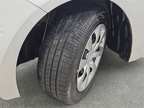 Used 2023 Toyota Corolla LE image 30