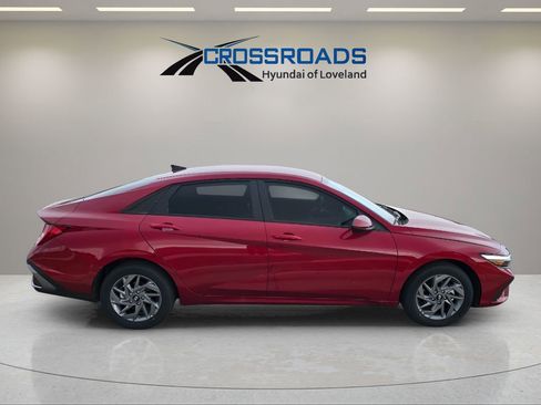Used 2025 Hyundai Elantra Blue image 6