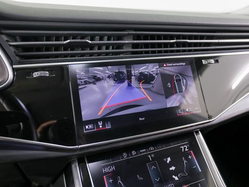 Used 2022 Audi Q8 Premium image 19