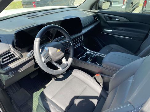 Used 2025 Chevrolet Traverse LT w/ LPO, Floor Liner Package image 12