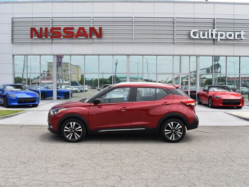 Used 2020 Nissan Kicks SR image 3
