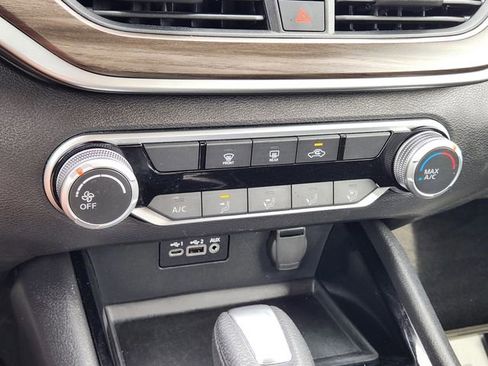 Used 2024 Nissan Altima 2.5 SV image 19