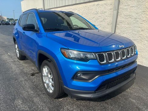 Used 2023 Jeep Compass Latitude AWD/4WD image 2