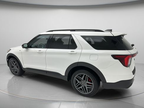 Used 2025 Ford Explorer ST-Line w/ ST-Line Street Pack AWD/4WD image 4