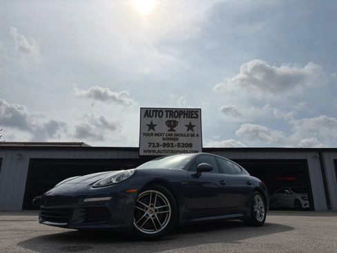 Used 2015 Porsche Panamera 4 AWD/4WD image 38