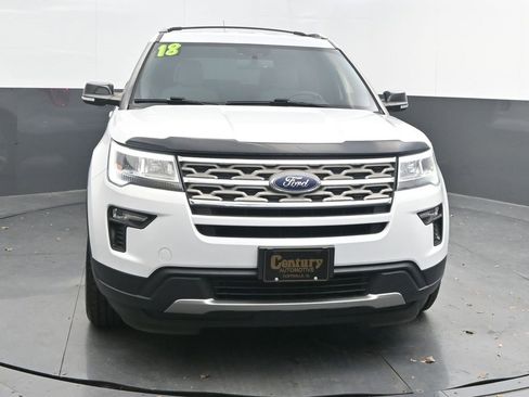 Used 2018 Ford Explorer XLT w/ Equipment Group 201A image 2