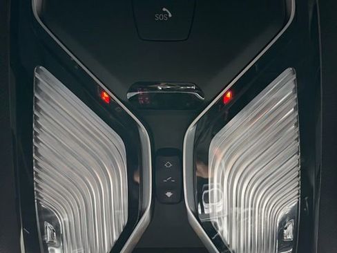 Used 2019 BMW 750i xDrive w/ M Sport Package image 23