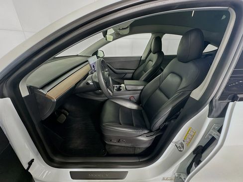 Used 2021 Tesla Model Y Long Range image 13