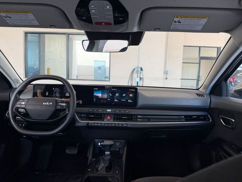 Used 2025 Kia K4 LXS image 29