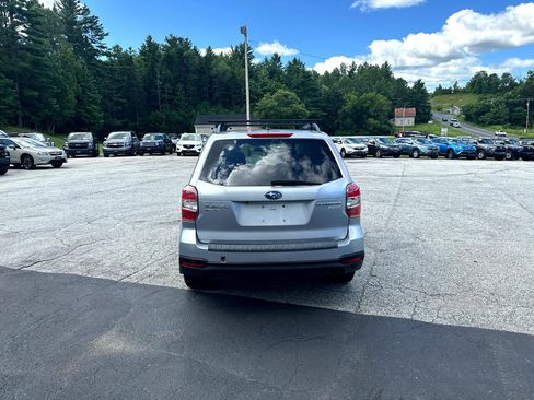 Used 2017 Subaru Forester 2.5i Premium image 5