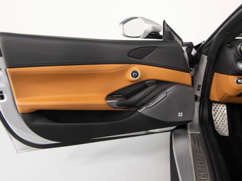 Certified 2023 Ferrari Portofino M RWD image 17