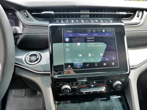 Used 2023 Jeep Grand Cherokee Altitude image 29