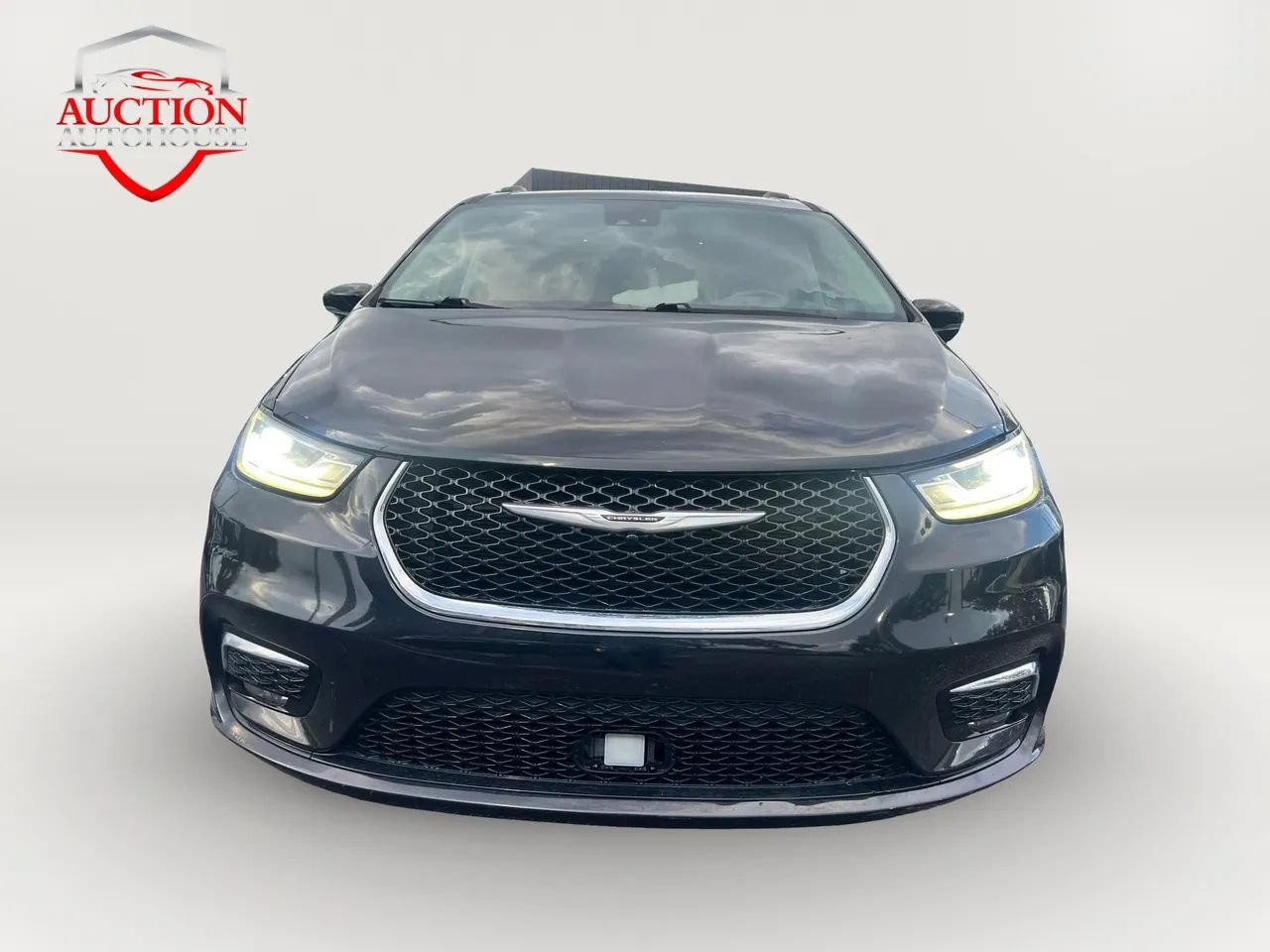 Used 2021 Chrysler Pacifica Touring-L FWD image 3
