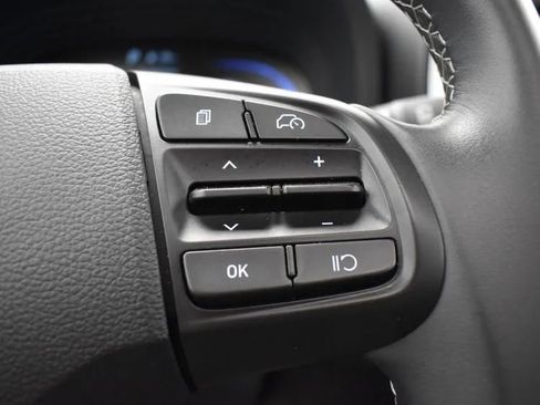 Used 2025 Hyundai Venue SEL image 24