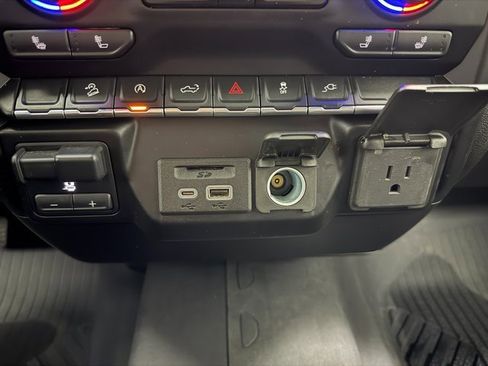 Used 2021 Chevrolet Silverado 1500 LT w/ Texas Edition Plus image 19