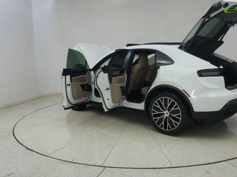 Used 2025 Porsche Macan Electric RWD image 76